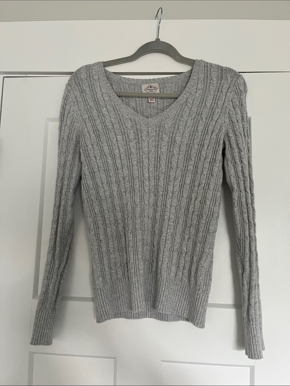 St. John’s Bay Apparel V Neck Grey Knit Long Sleeve Sweater Size S